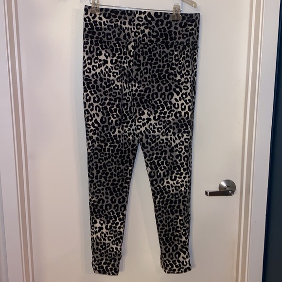 Yummy Sweater co size large black leopard leggings new - Picture 3 of 3